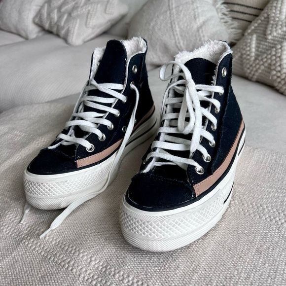 Woman’s size US6 high top platform inside fur black converse used once - Picture 2 of 12